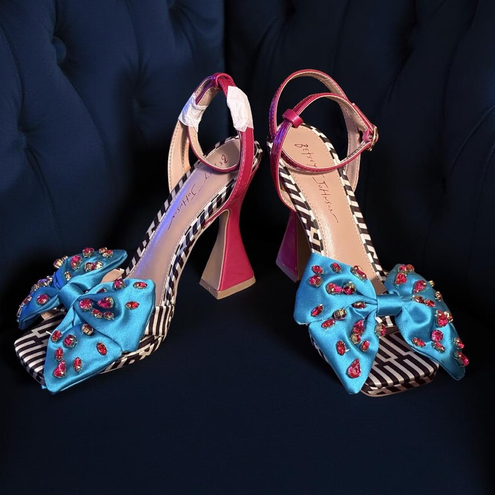 Betsey Johnson NWT Sz 8.5 Whimsical Colorful Heels & Blue Rhinestone Bow (SH127)